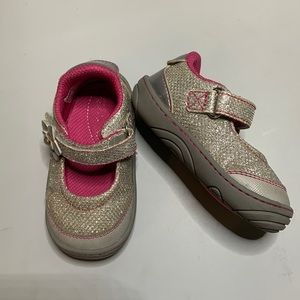 Stride Rite Surprize Pauline silver glitter strap Mary Jane. Toddler 4